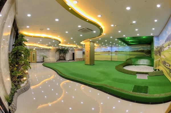 Unlock your potential with indoor golf lessons today!
