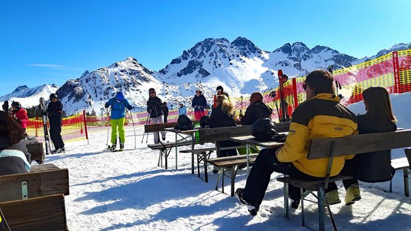 Discover tailored ski lessons in france and switzerland